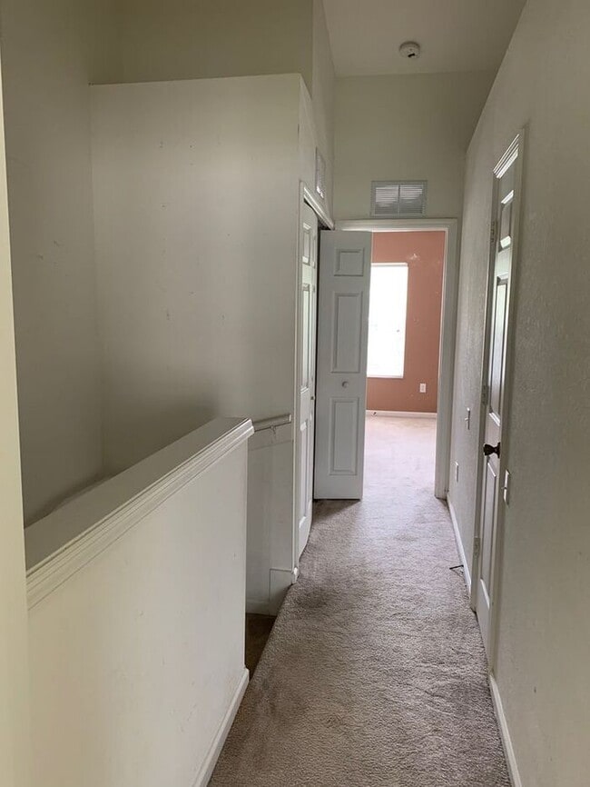 Building Photo - Luxury Townhome for Rent in Gated Dunwoody...