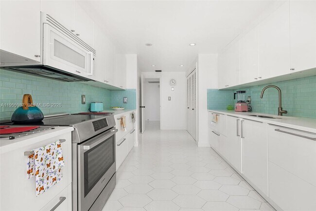 Building Photo - 1 Grove Isle Dr