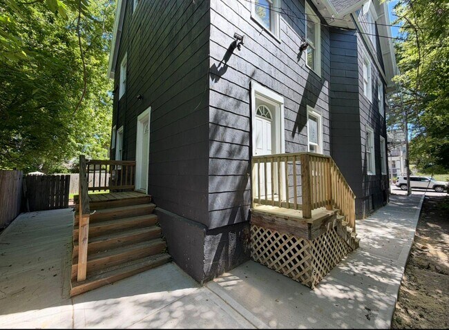 Building Photo - 2213-2215-2215 N Holton St