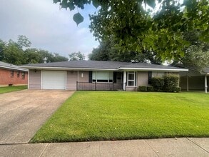 Building Photo - Lovely home in Broadmoor Terrace Subdivisi...