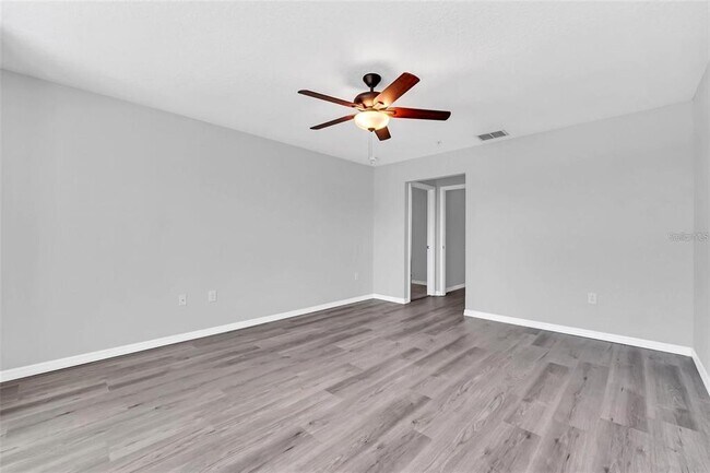 Building Photo - 2471 Seven Oaks Dr