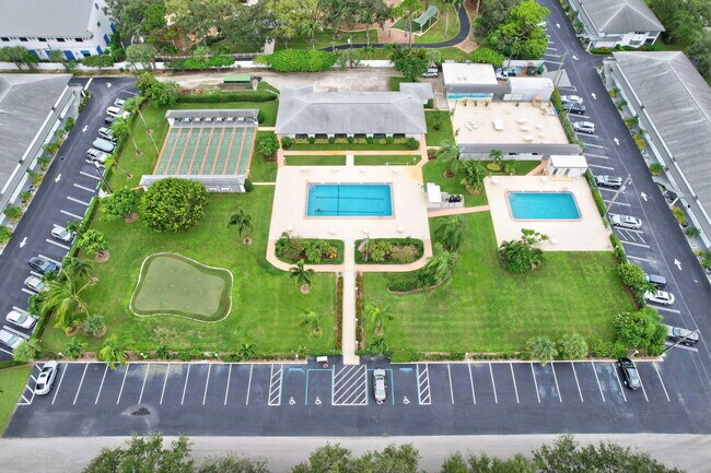 Building Photo - 6 Garden St