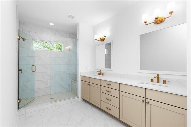 Building Photo - 655 Mayfair Ct