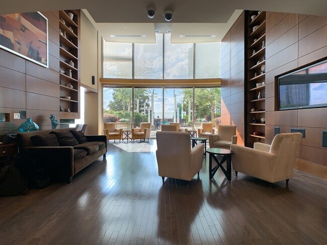 Building Photo - One bedroom condo located in heart of Buckhead!