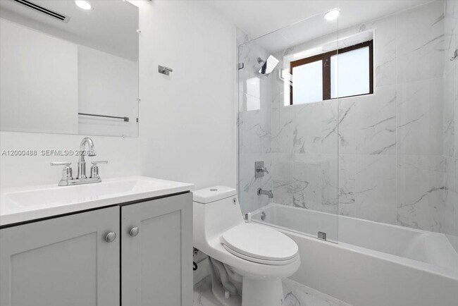 Building Photo - 3522 SW 25th St