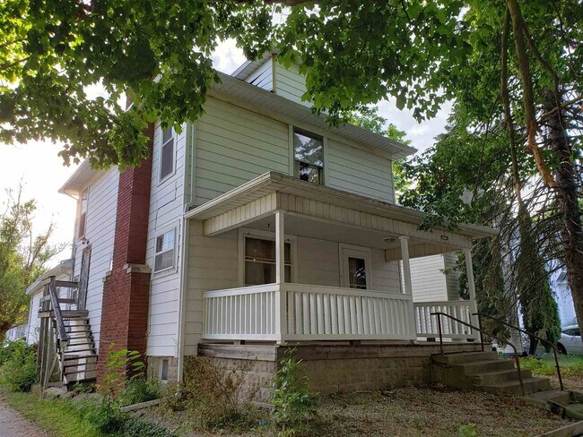 Building Photo - 1011 S Armstrong St