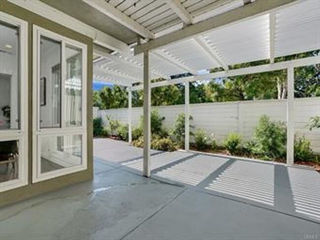 Building Photo - Beautifully Updated Model Home in the Prestigious, highly desirable Woodbridge