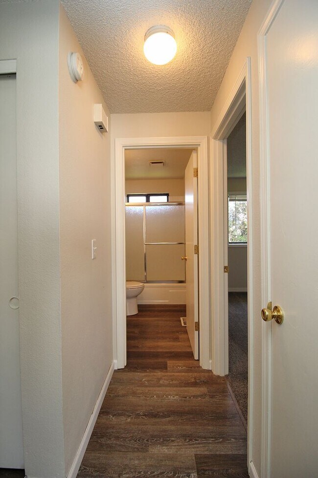 Building Photo - routd01