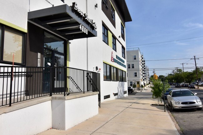 Building Photo - 4800 Brown St