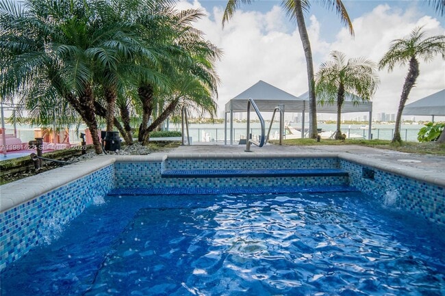 Building Photo - 1000 West Ave