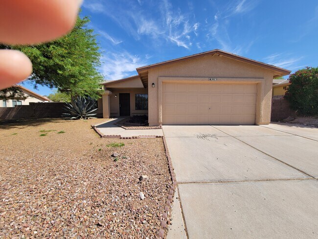Primary Photo - 9975 E Gray Hawk Dr