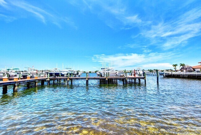 Building Photo - 103 Yacht Club Way