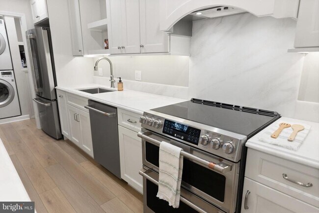 Building Photo - 5824 Inman Park Cir