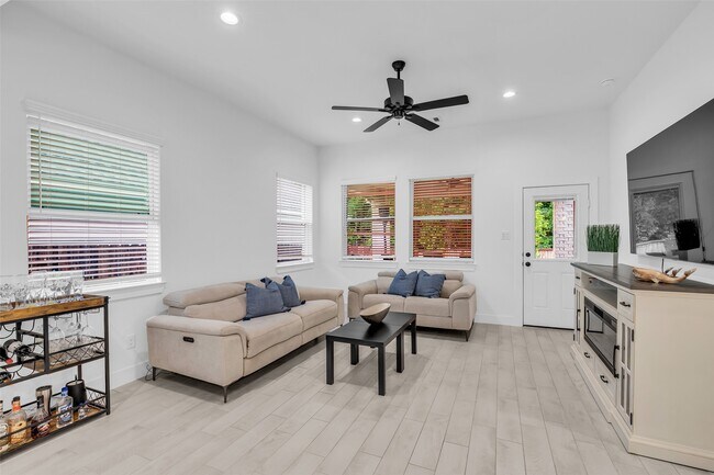 Building Photo - 426 Glacier Pass