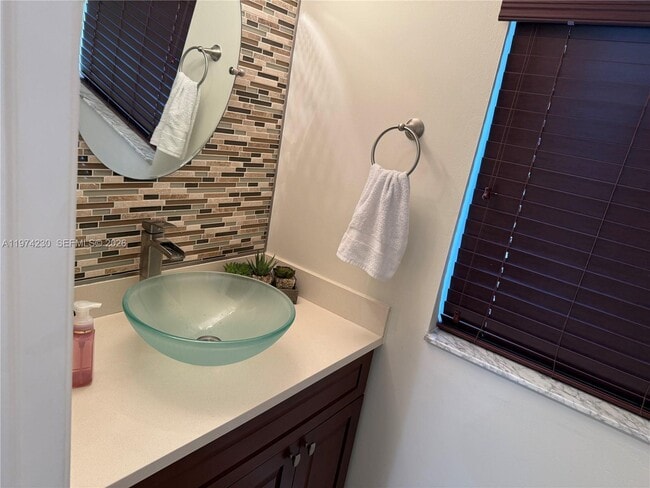 Building Photo - 6951 W Wedgewood Ave