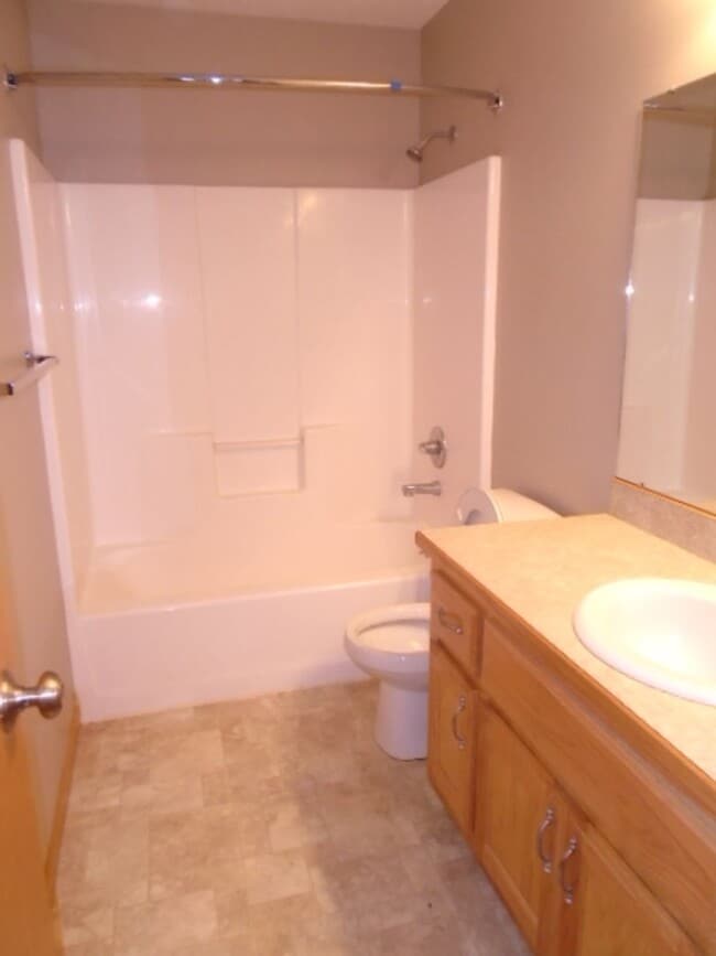 Building Photo - 211 William Dr