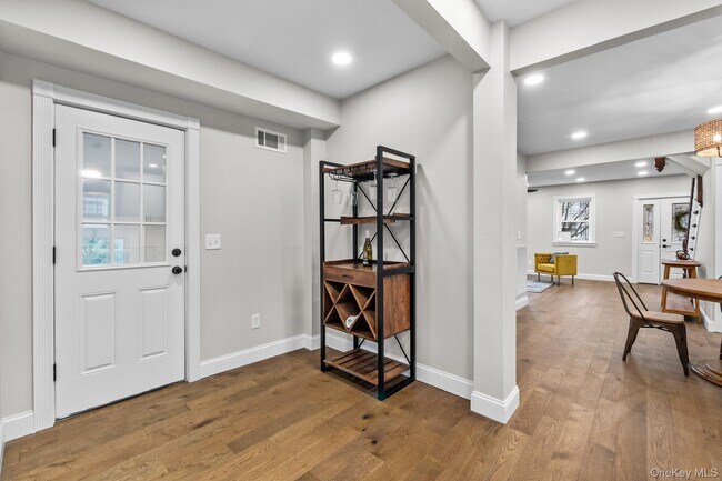 Building Photo - 78 E Maltbie Ave