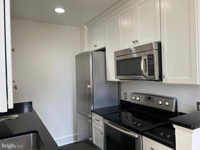 Building Photo - 1916 17th St NW