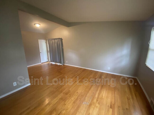 Building Photo - 2045 Thunderbird Ave