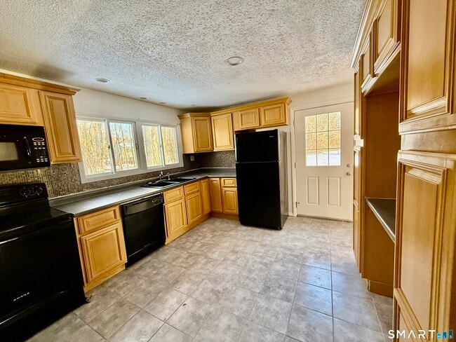 Building Photo - 79 Elmwood Hts