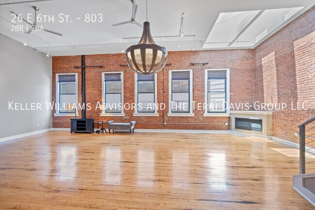 Building Photo - 26 E 6th St