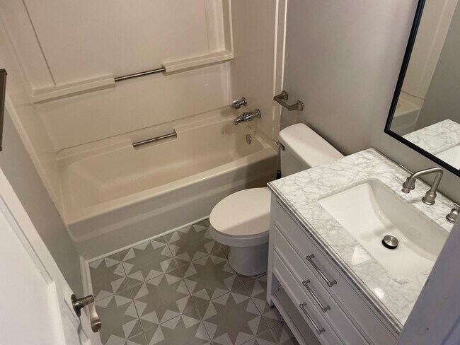 Building Photo - Centrally Located 1 bedroom 1 bath -  wate...