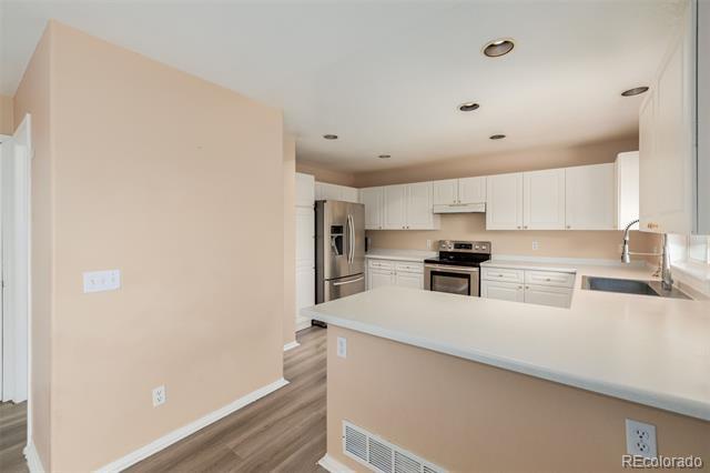 Building Photo - 9688 Queenscliffe Dr