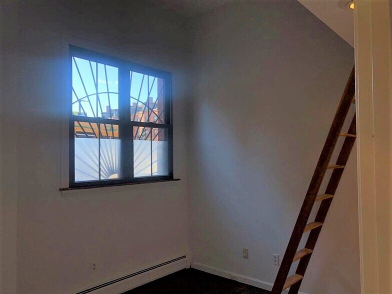 Building Photo - 608 Tremont St