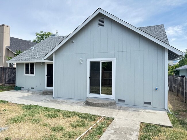 Building Photo - Beautifully Remodeled 3-Bedroom, 2-Bathroom home waiting for you !