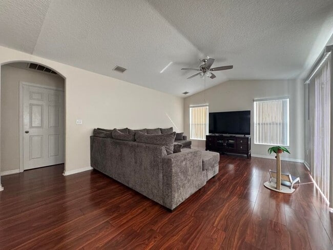 Building Photo - 3/2 in Daytona Beach