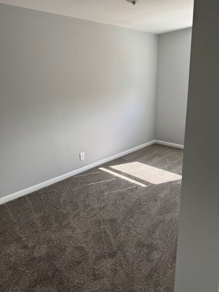 Building Photo - 2231 Graythorn Rd