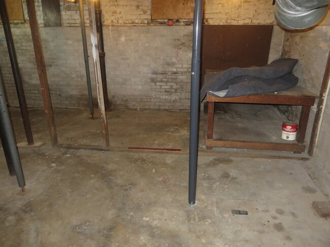 Building Photo - 1126 Nelson St