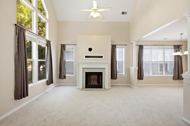 Building Photo - 1277 Island Pl E