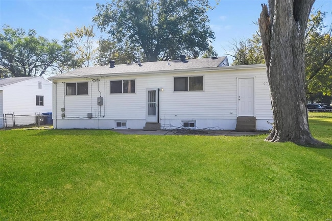 Building Photo - 745 Northmoor Dr
