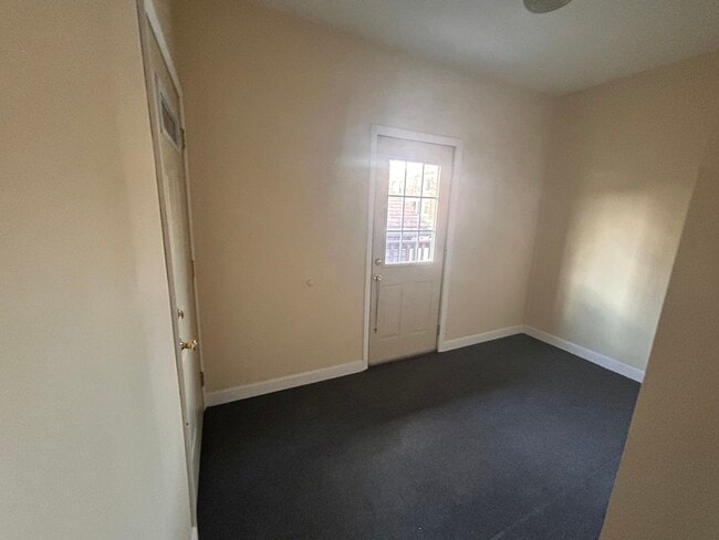 Building Photo - 4258 N Damen Ave