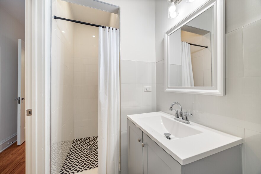 Building Photo - 721 Foster St