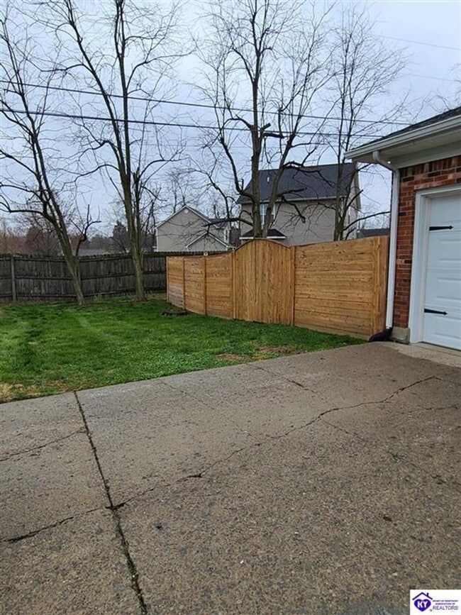 Building Photo - 1506 W Elm Rd