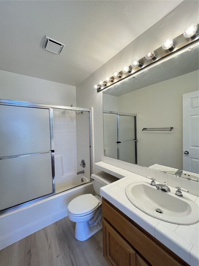 Building Photo - 6 Mansera Pl