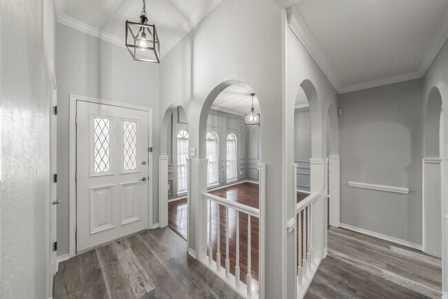 Building Photo - Charming Updated Home on Quiet Cul-de-Sac