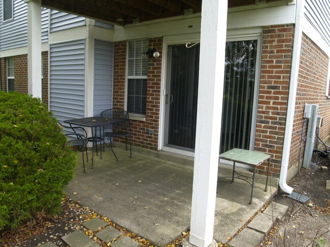 Building Photo - 290 Green Knoll Ln