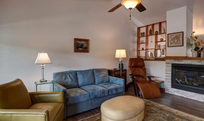 Building Photo - 3 Bedroom Townhome in Bozeman!