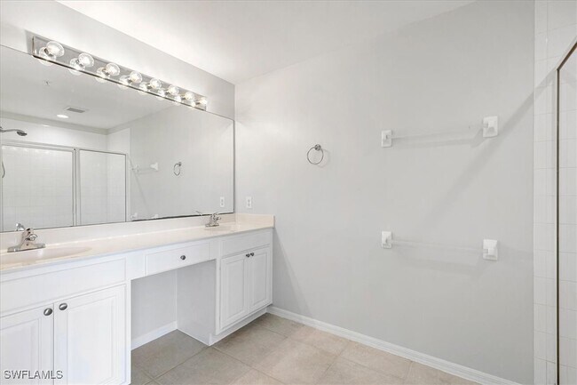 Building Photo - 839 Hampton Cir