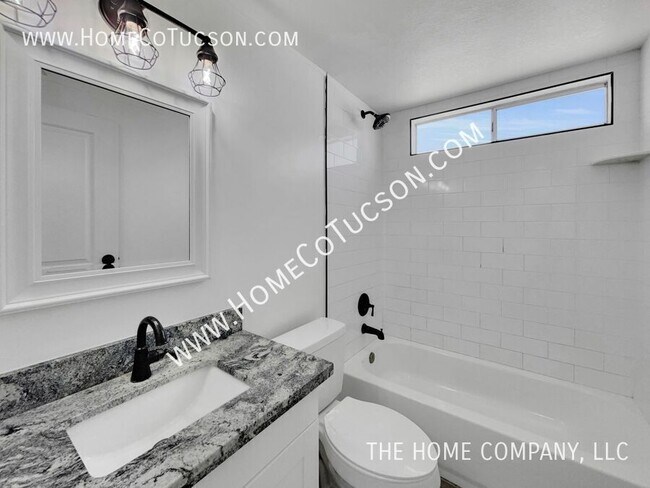 Building Photo - 2662 W Golda St