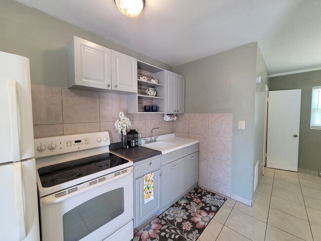 Building Photo - 5401 E 14th Ave