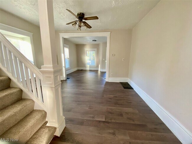 Building Photo - 581 Schiller Ave