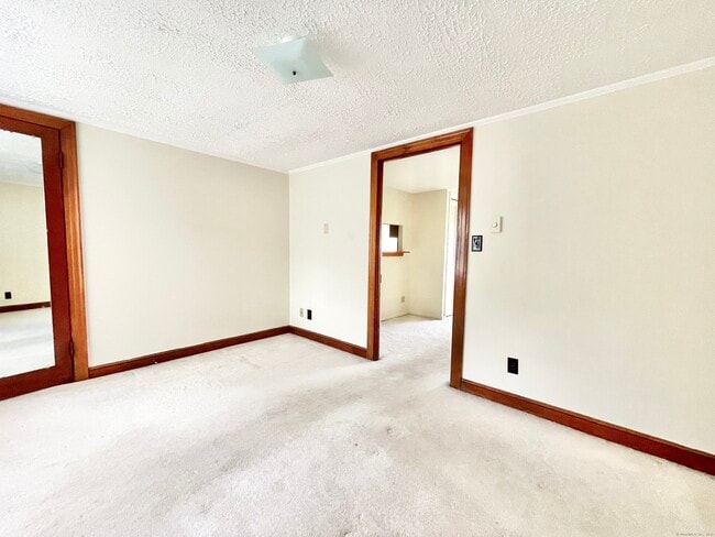 Building Photo - 17 Warren Rd