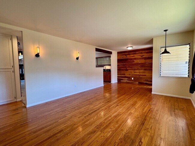 Building Photo - Upgraded, Charming House in La Mesa 2Bd/1Ba, Attached Garage, Large Backyard