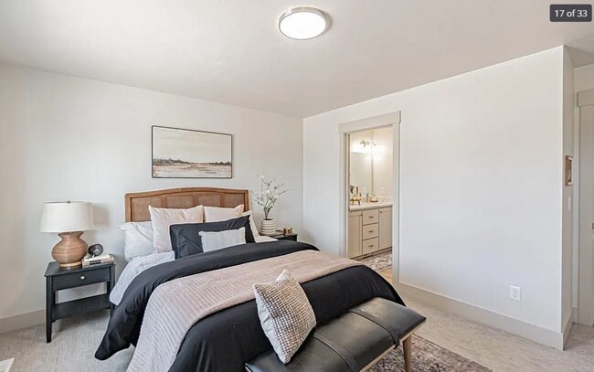 Building Photo - BEAUTIFUL 3 Bed 2.5 Bath Townhome Available!