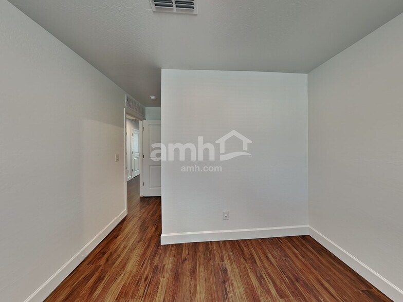 Building Photo - 17121 Puget Ave