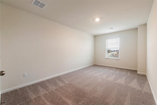 Building Photo - 801 Simmental Loop